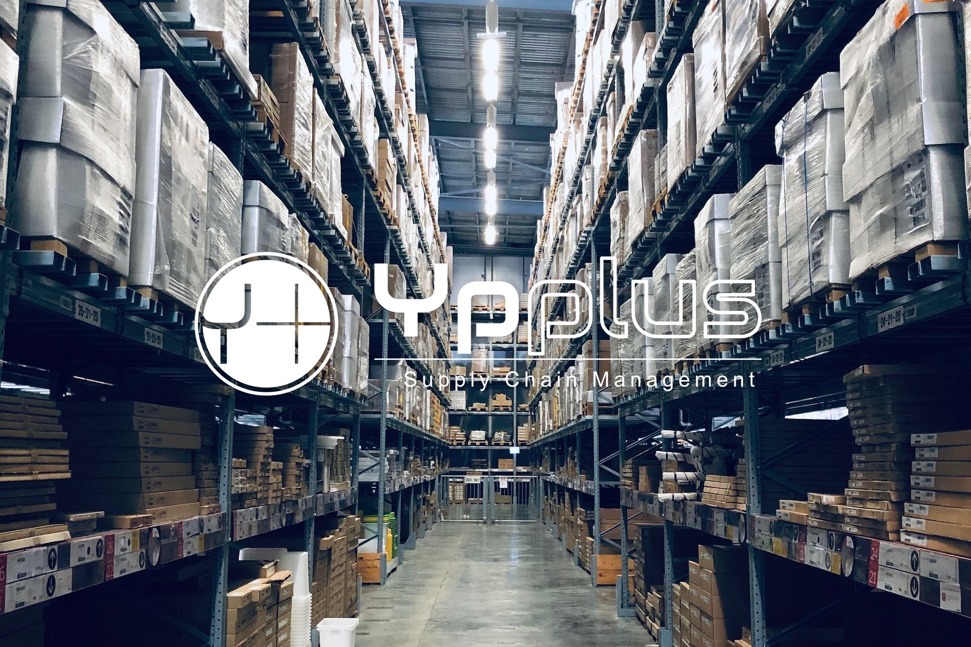Logo Ypplus sur un fond de racks